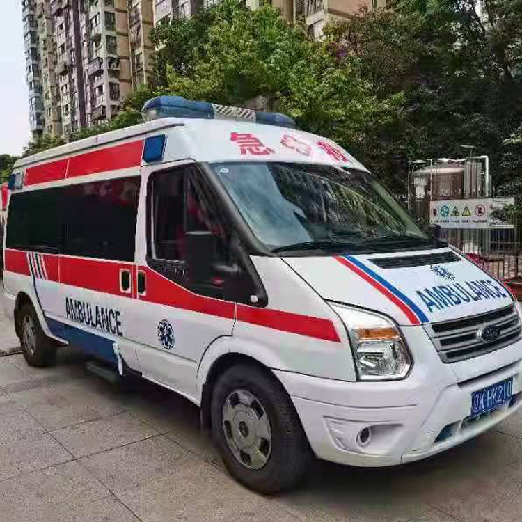 九真镇长途救护车护送病人返乡